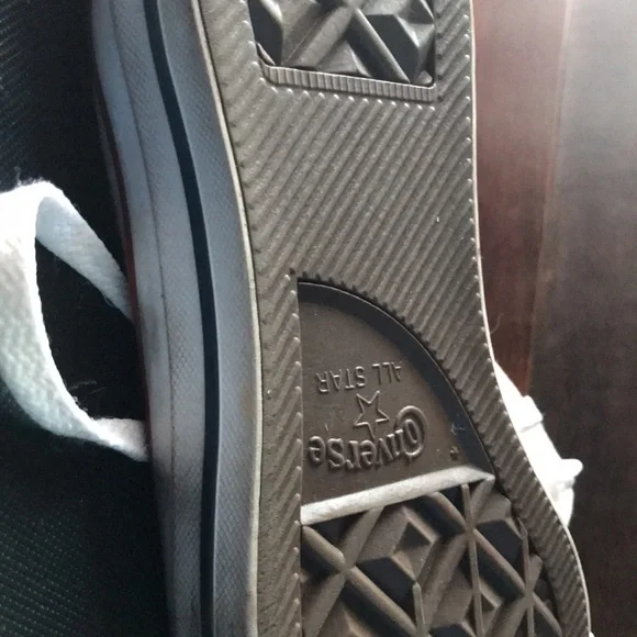 Converse - Picture 2 of 4